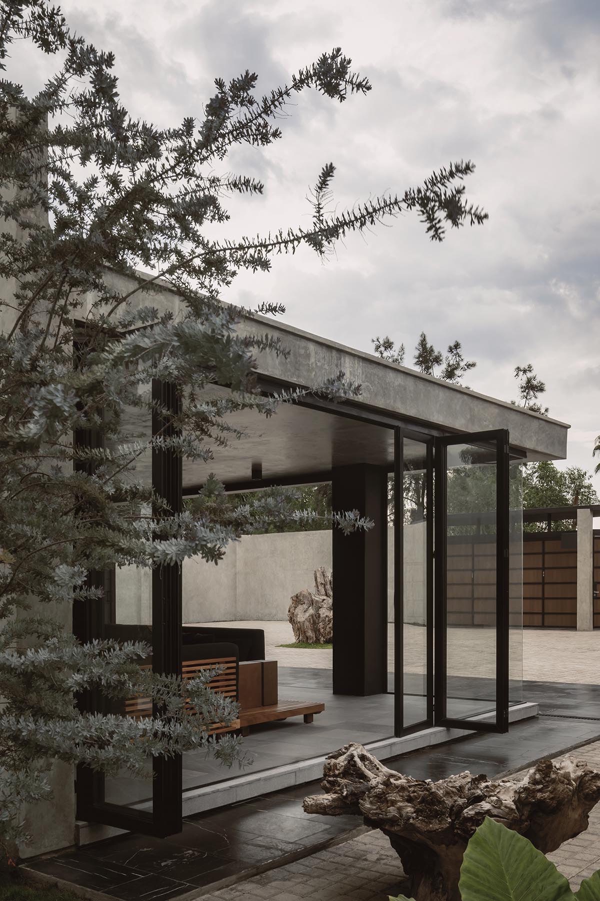 Araujo Galvan Arquitectos completes Casa Mate with articulated geometry in Mexico