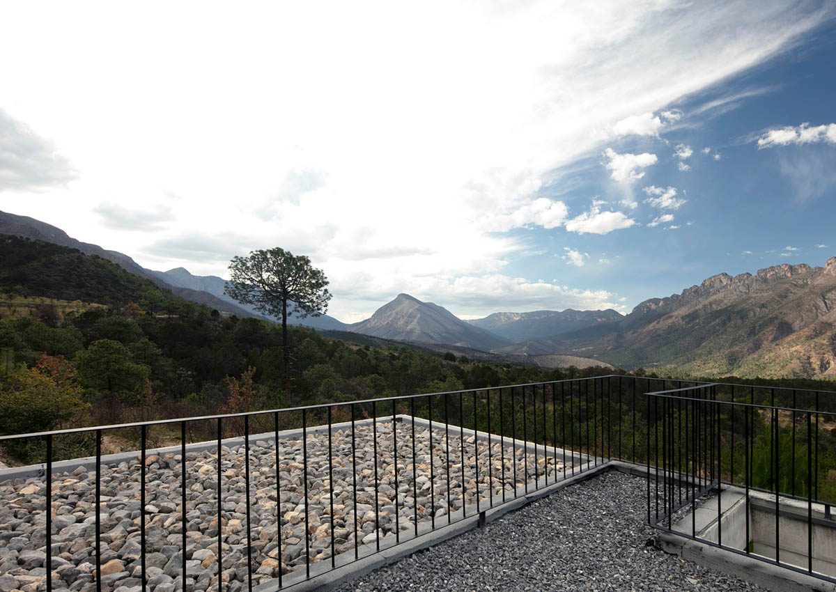 S-AR completes concrete Casa Mirador in Mexico 