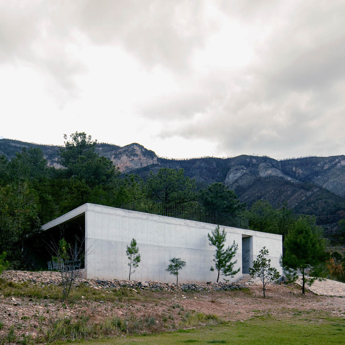 S-AR completes concrete Casa Mirador in Mexico 