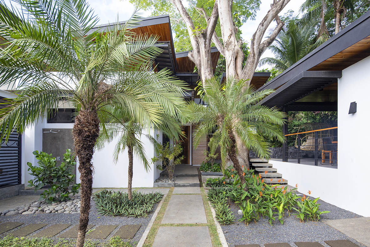 VA Studio completes Casa Besos in Costa Rican jungle