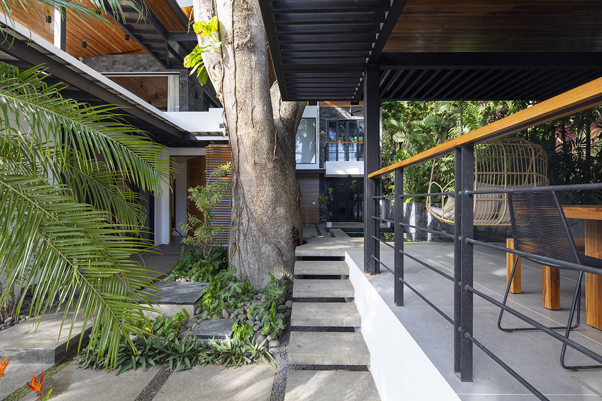 VA Studio completes Casa Besos in Costa Rican jungle