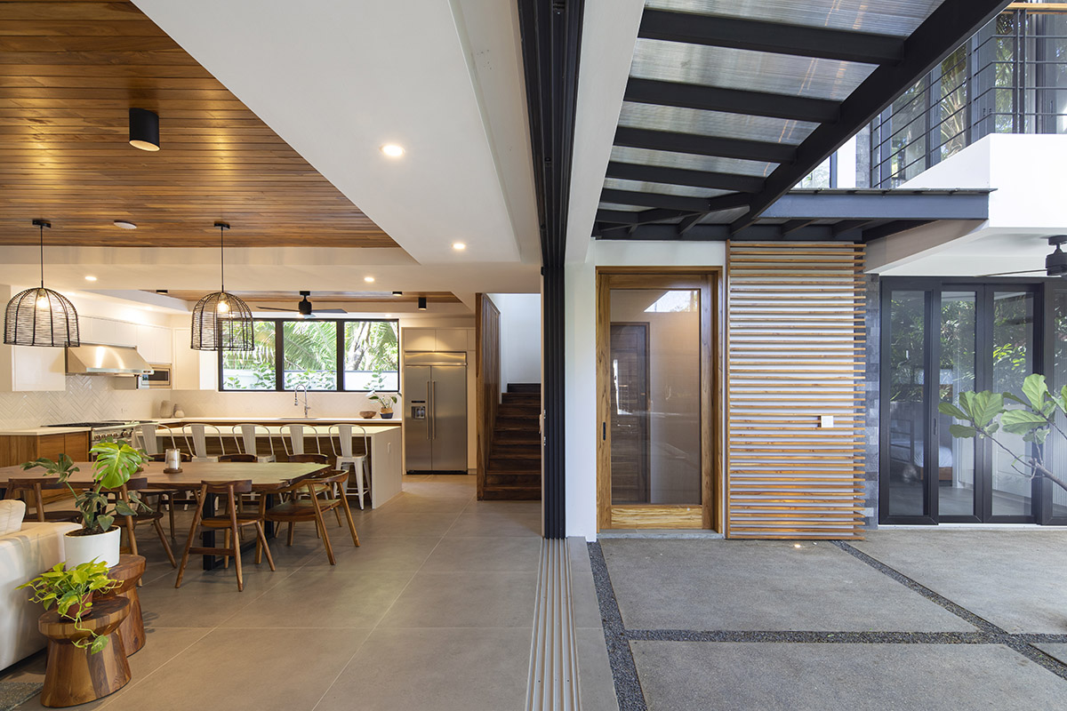 VA Studio completes Casa Besos in Costa Rican jungle