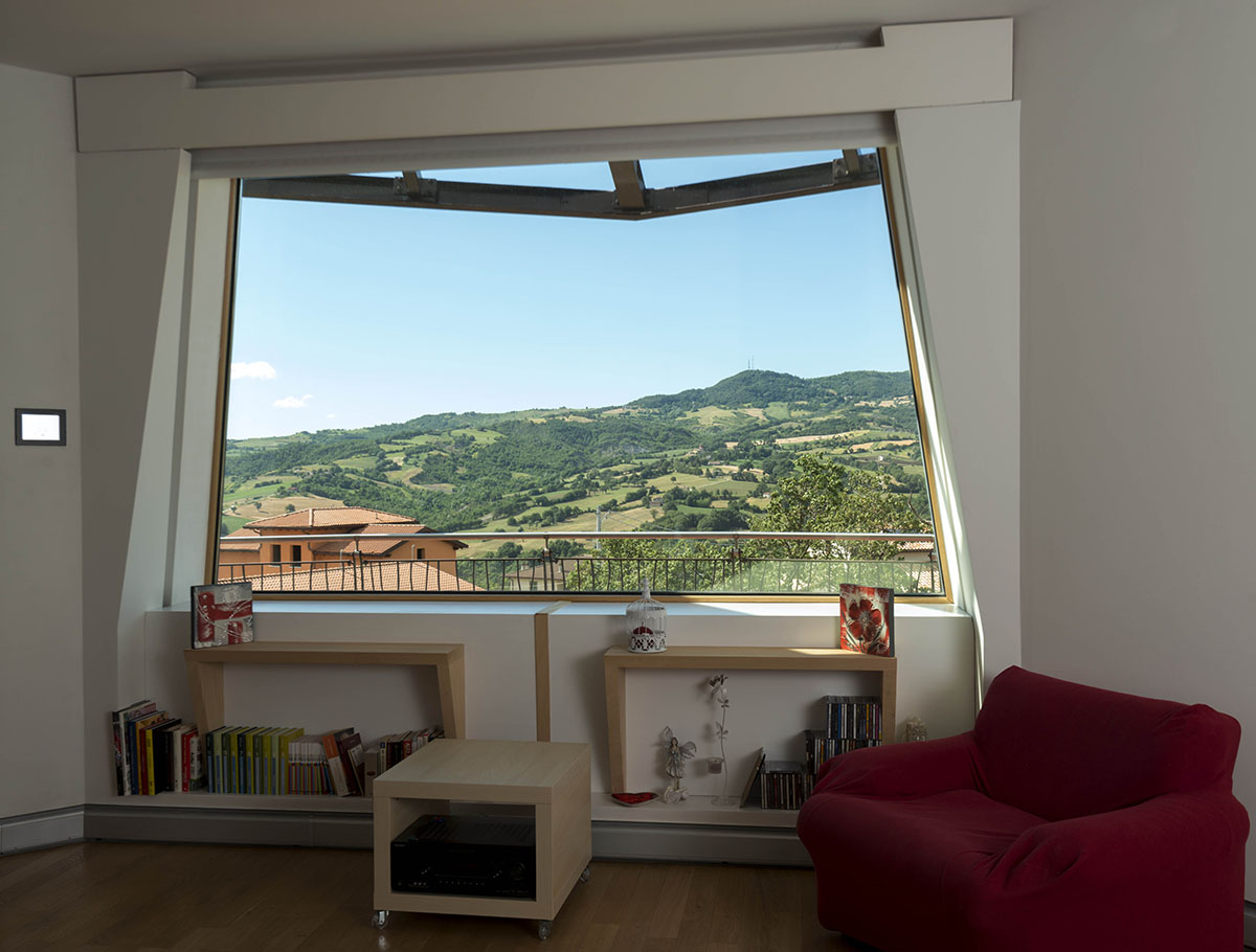 Roberto Rossi completes a fully rotating house in Italian countryside