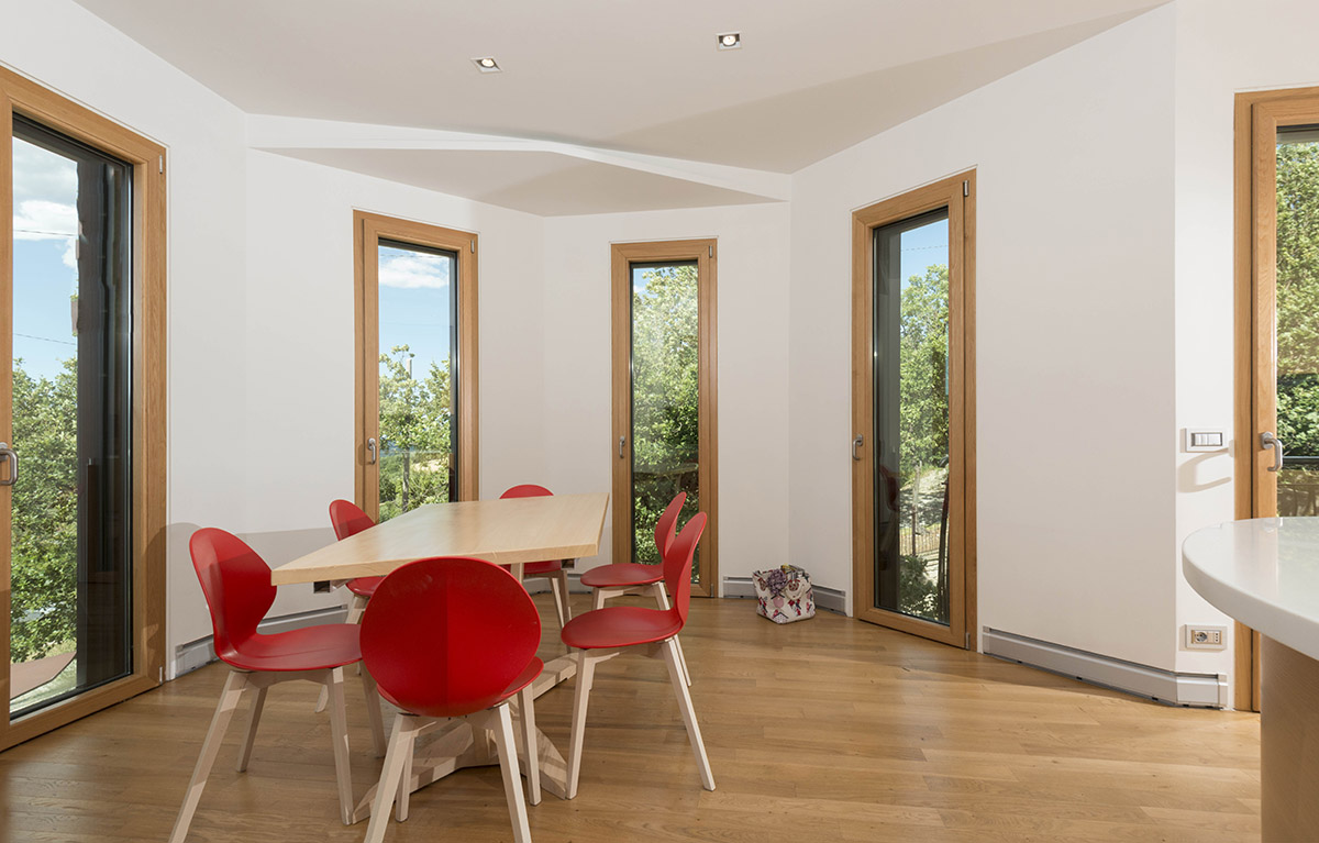 Roberto Rossi completes a fully rotating house in Italian countryside