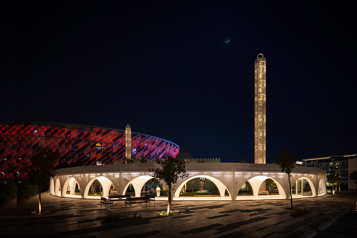 waiwai wraps mosque in Dubai with perforated colonnaded arcade
