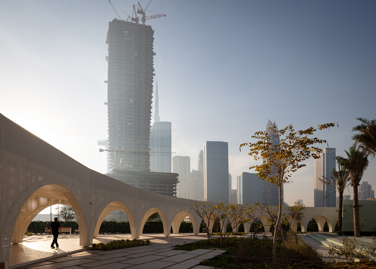 waiwai wraps mosque in Dubai with perforated colonnaded arcade