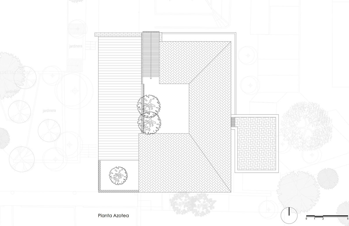 Iv&aacute;n Mar&iacute;n and Doho constructivo complete cultural center made of variations of mud brick walls