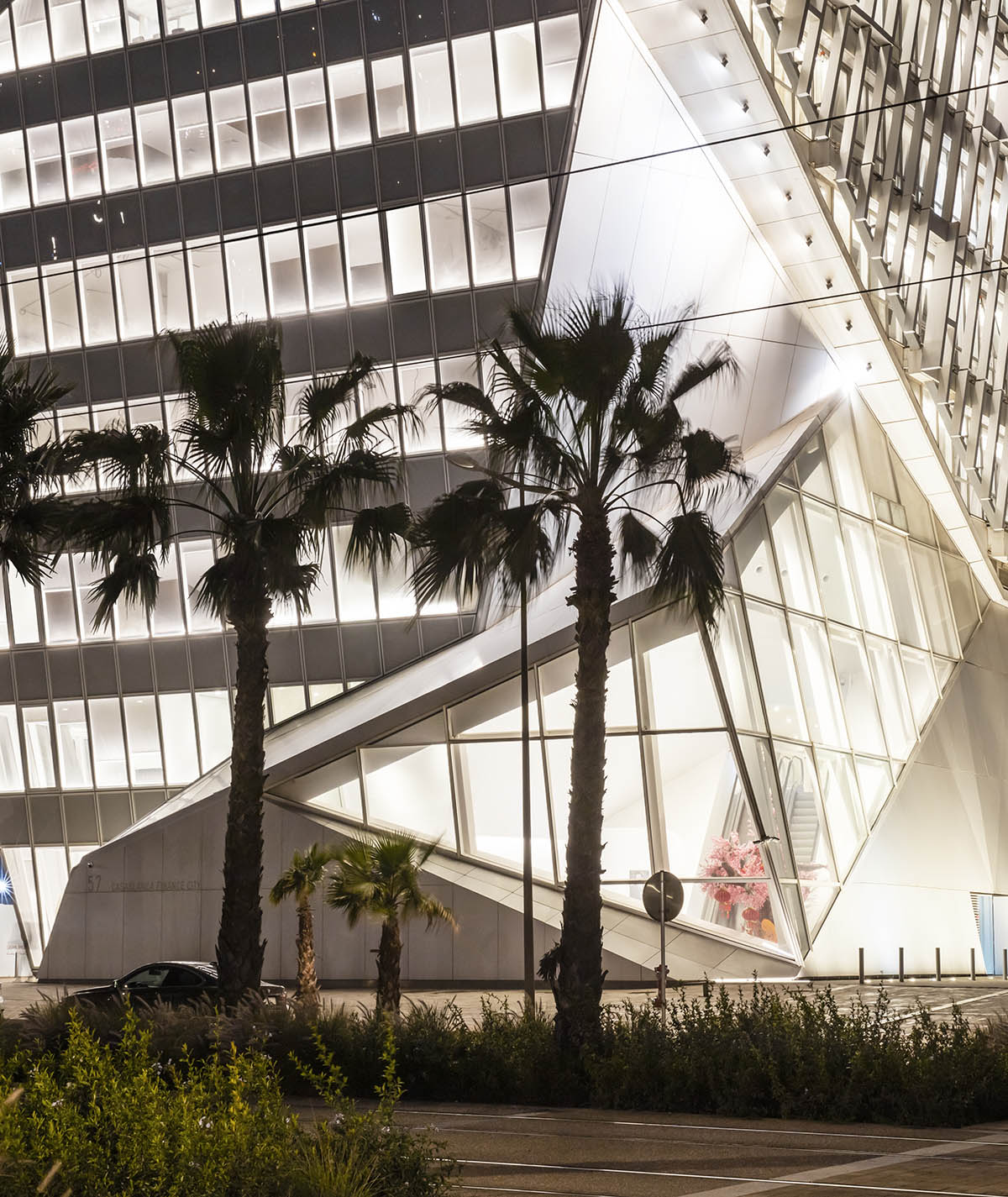 Morphosis' Casablanca Finance Tower featuring patterned mosaics addresses to Moroccan architecture