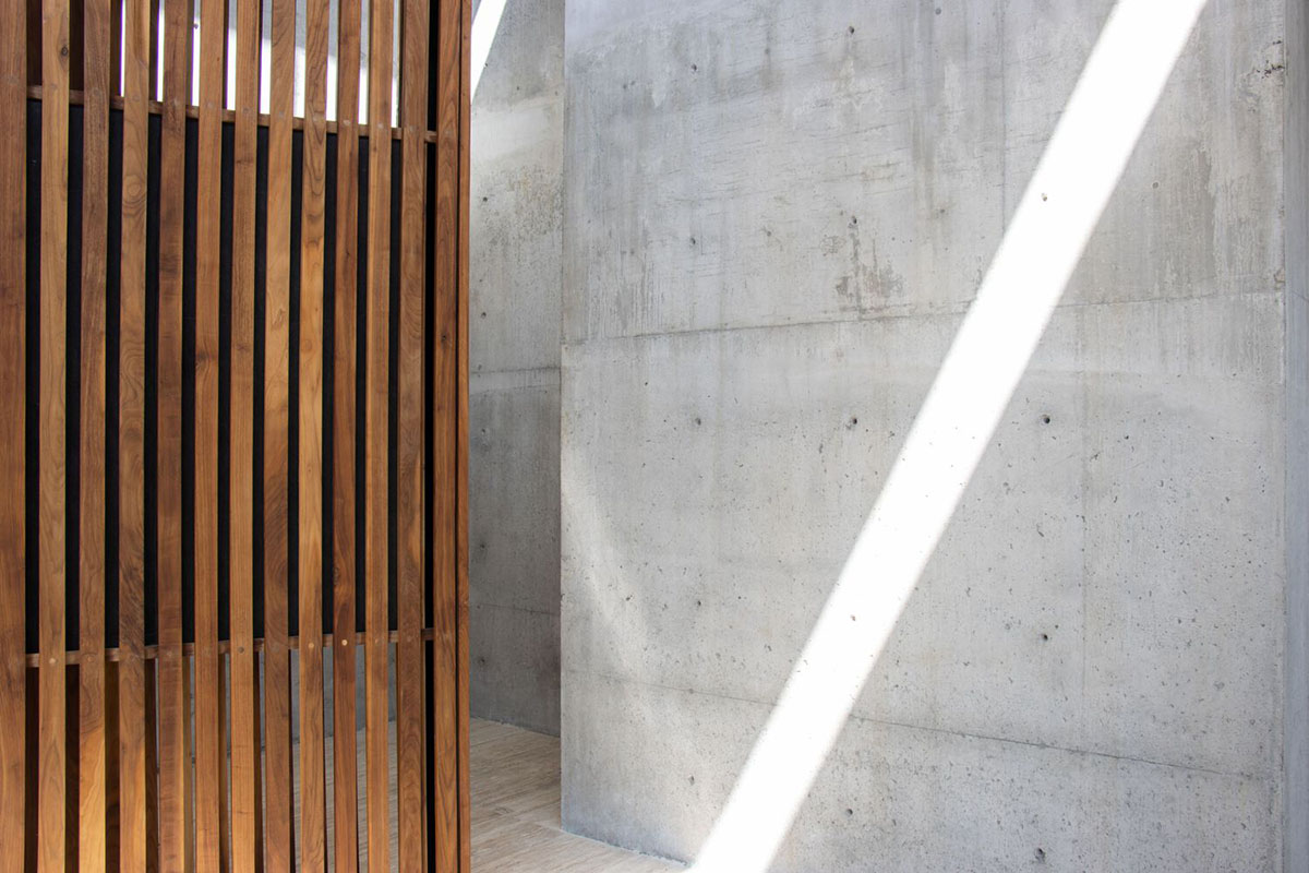 Sliced concrete walls create rhythm and allow abundant natural light for chapel in Monterrey