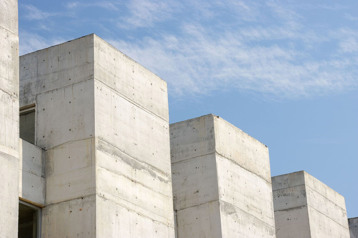 Sliced concrete walls create rhythm and allow abundant natural light for chapel in Monterrey