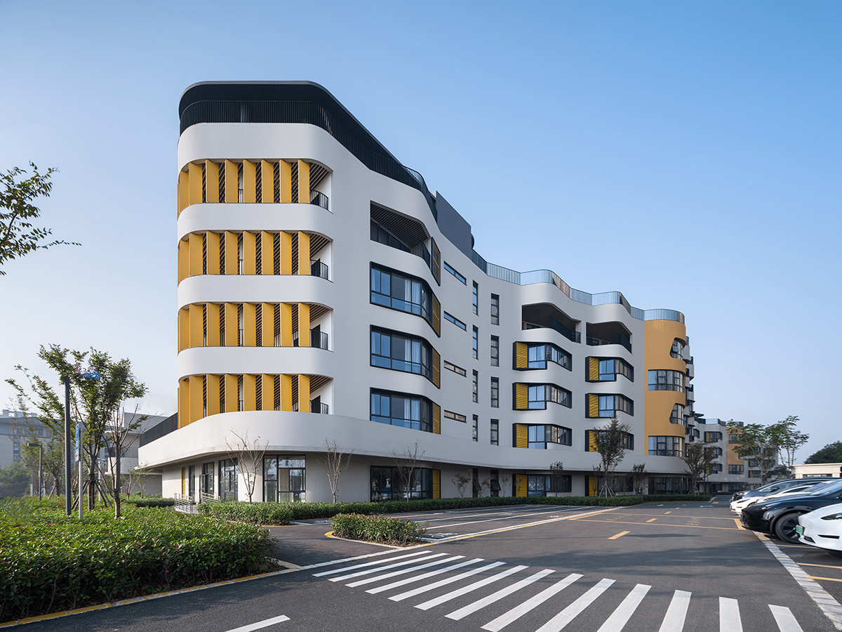BAU Brearley Architects+Urbanists completes Chonggu Experimental School with curved slabs 