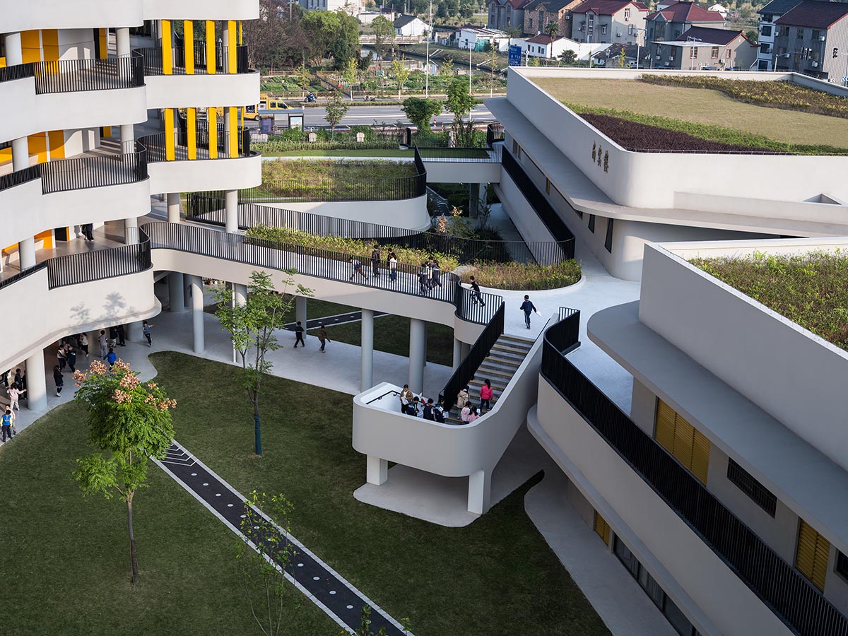 BAU Brearley Architects+Urbanists completes Chonggu Experimental School with curved slabs 