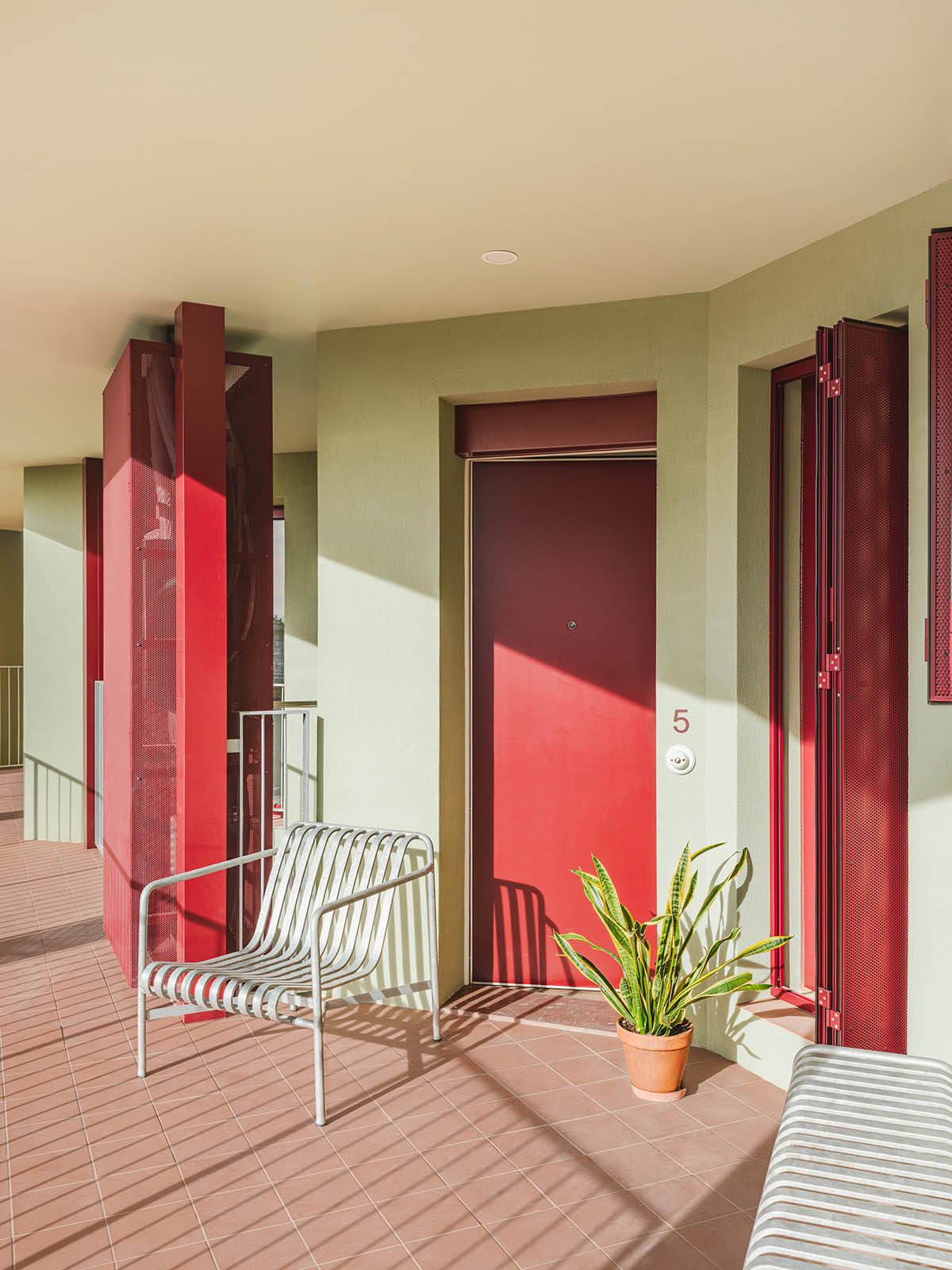 Cierto Estudio completes housing, setting a new standard for collective housing in Barcelona