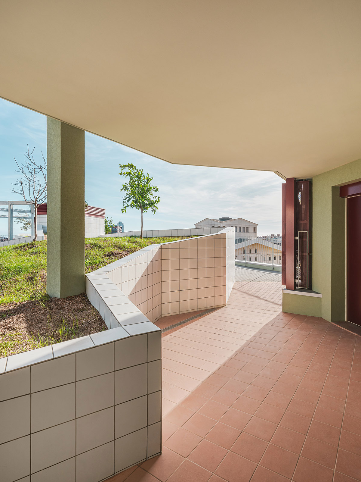 Cierto Estudio completes housing, setting a new standard for collective housing in Barcelona