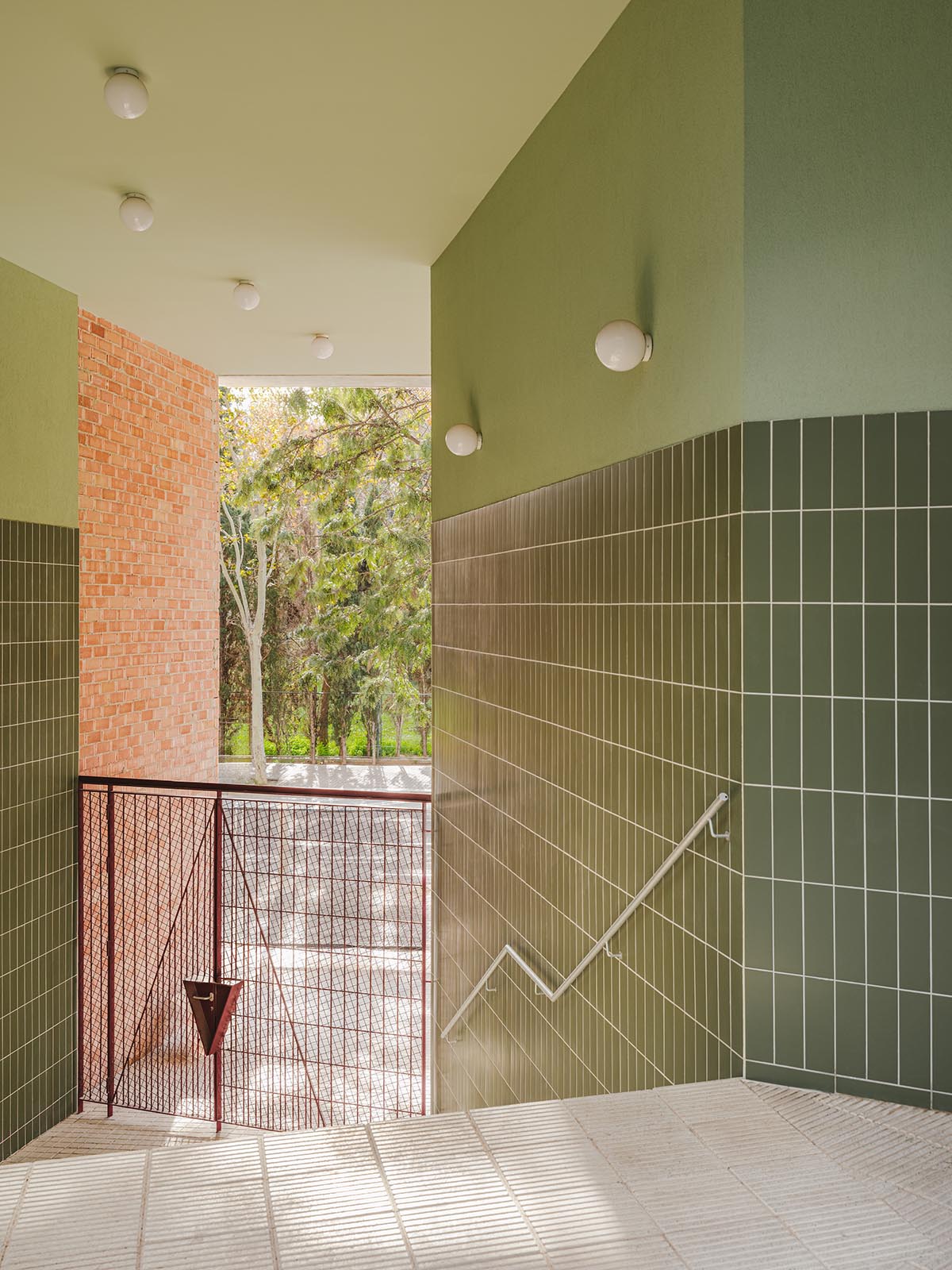 Cierto Estudio completes housing, setting a new standard for collective housing in Barcelona