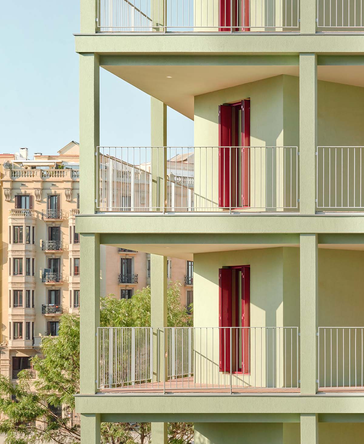 Cierto Estudio completes housing, setting a new standard for collective housing in Barcelona