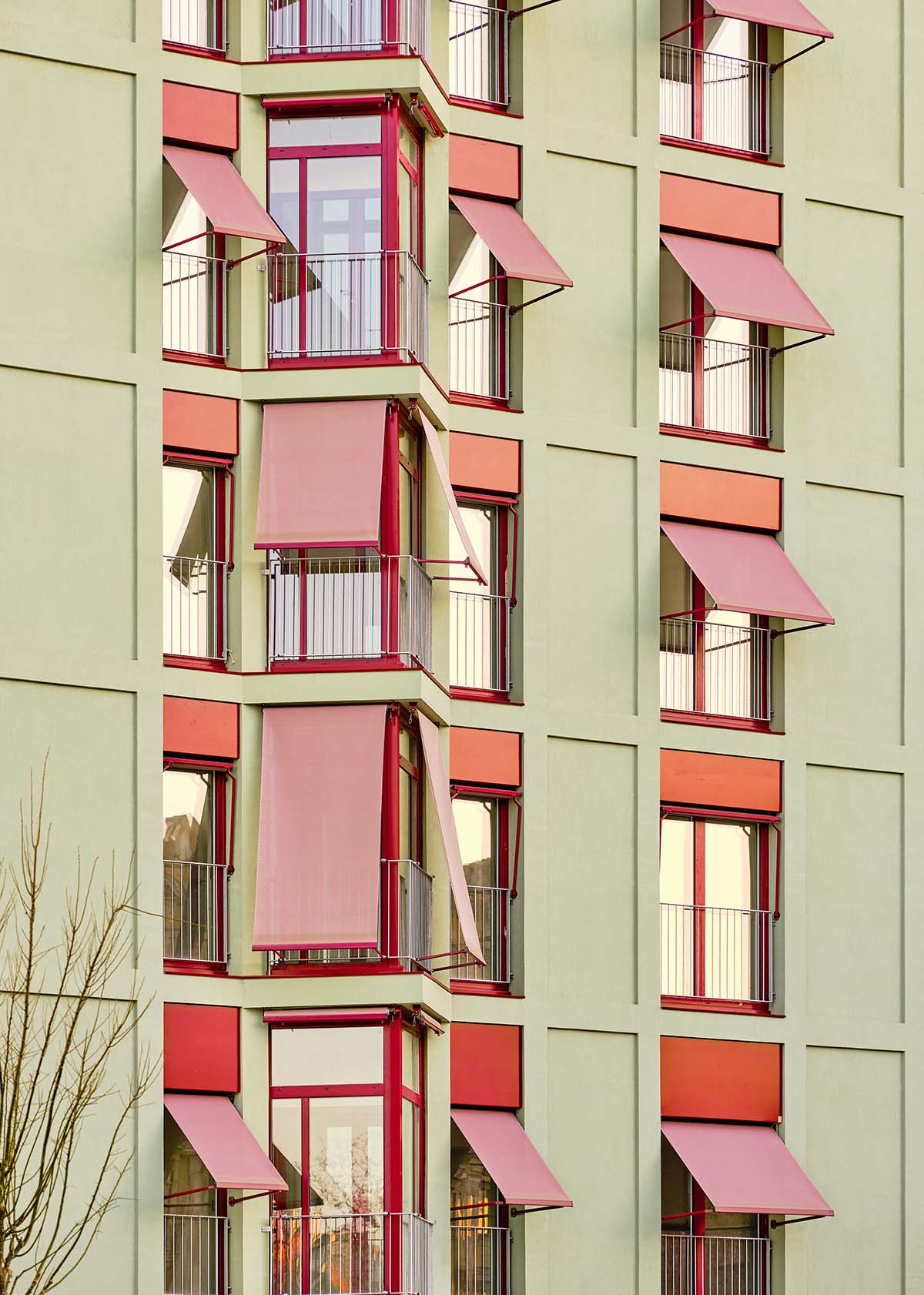 Cierto Estudio completes housing, setting a new standard for collective housing in Barcelona