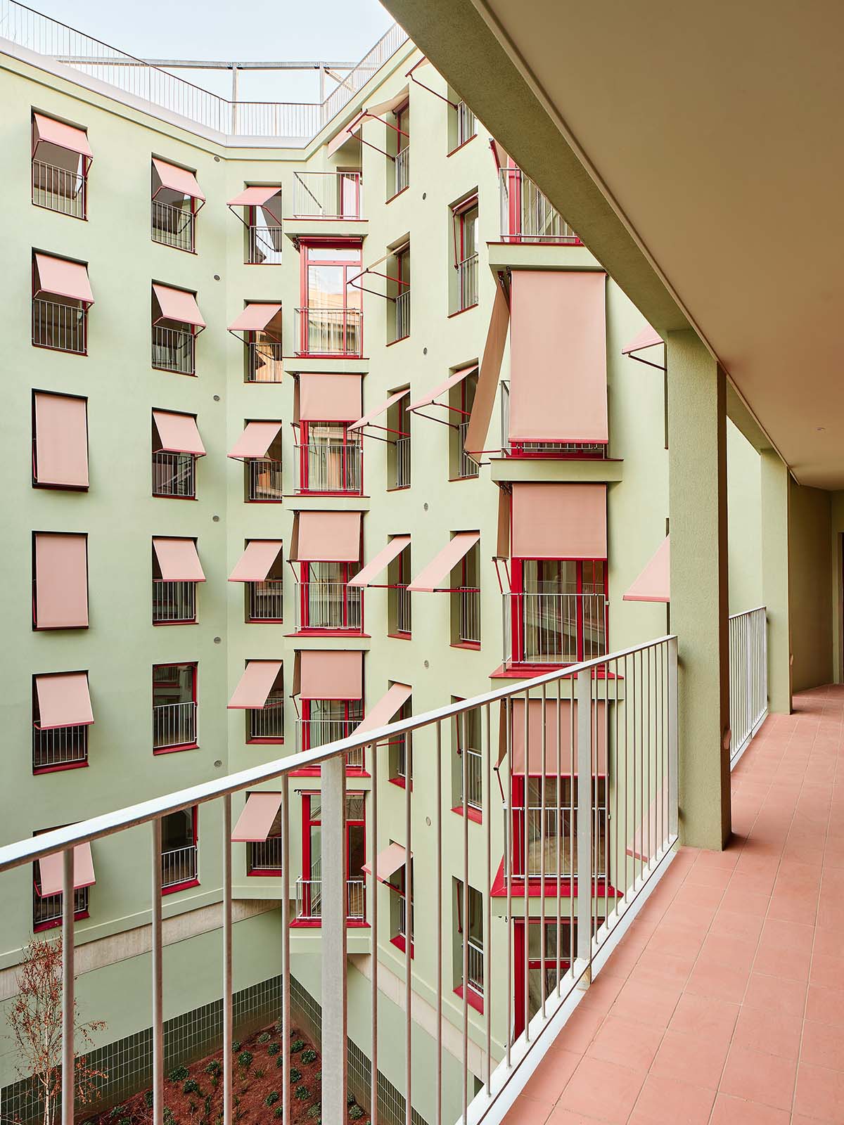 Cierto Estudio completes housing, setting a new standard for collective housing in Barcelona