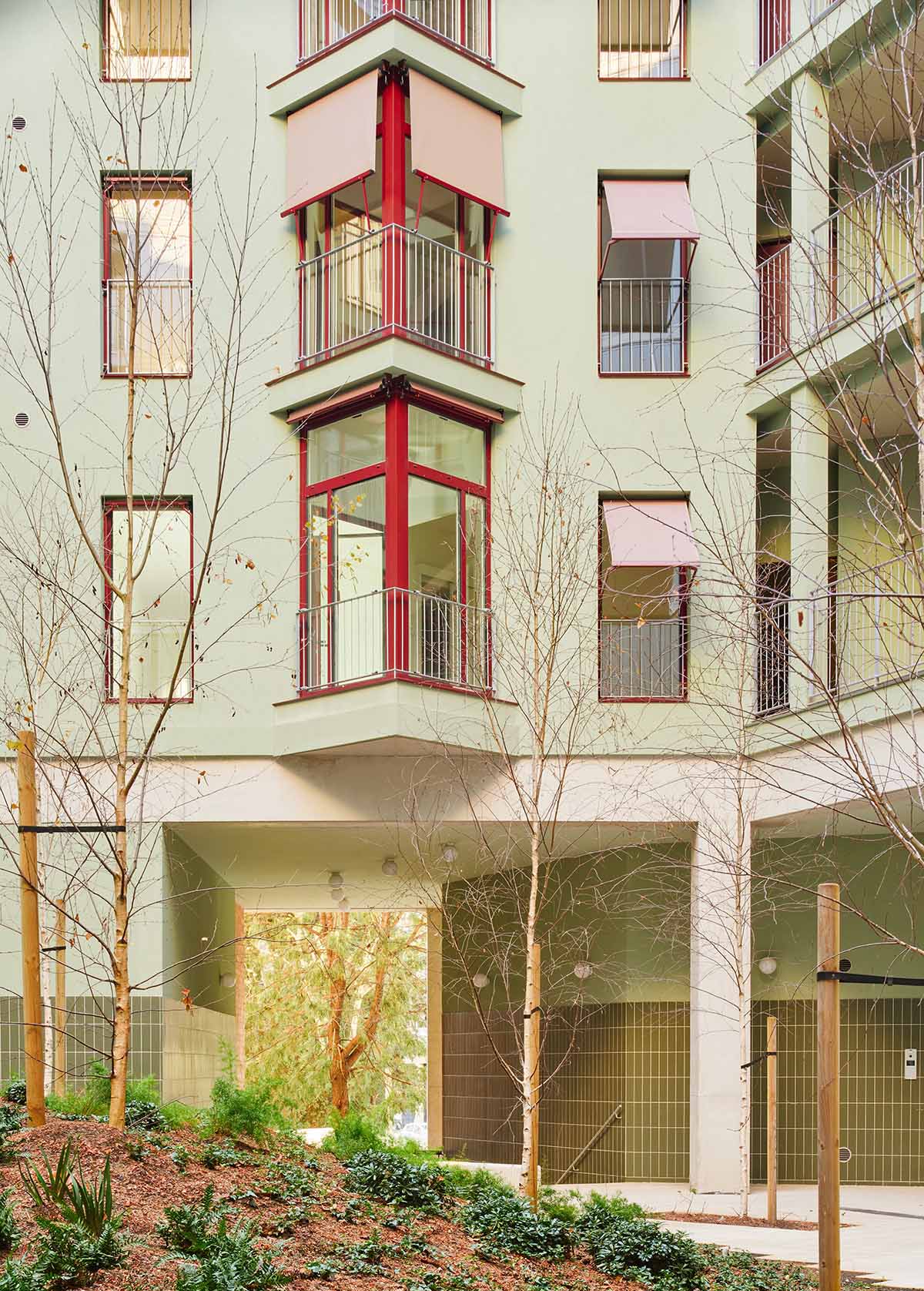 Cierto Estudio completes housing, setting a new standard for collective housing in Barcelona