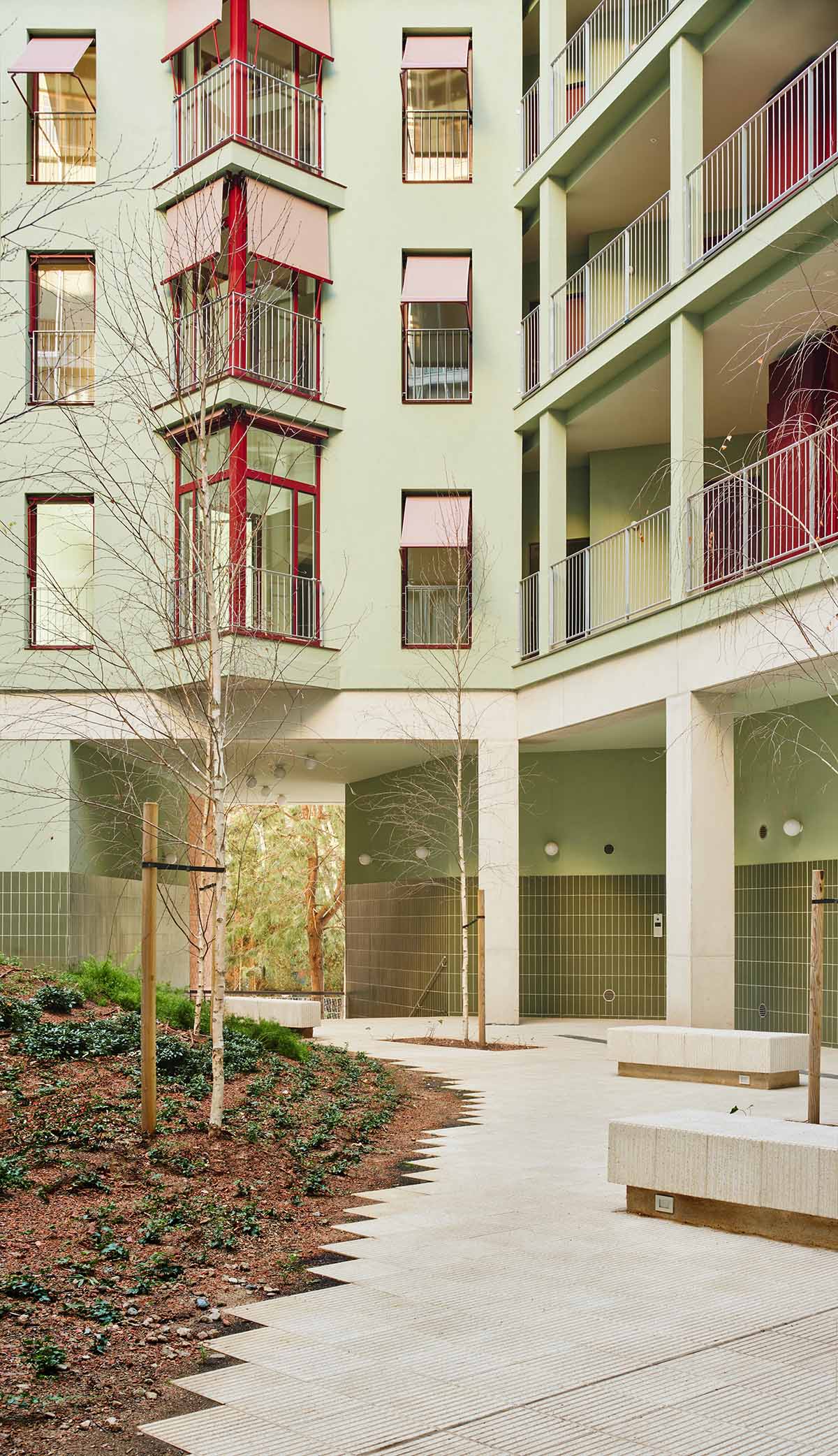 Cierto Estudio completes housing, setting a new standard for collective housing in Barcelona