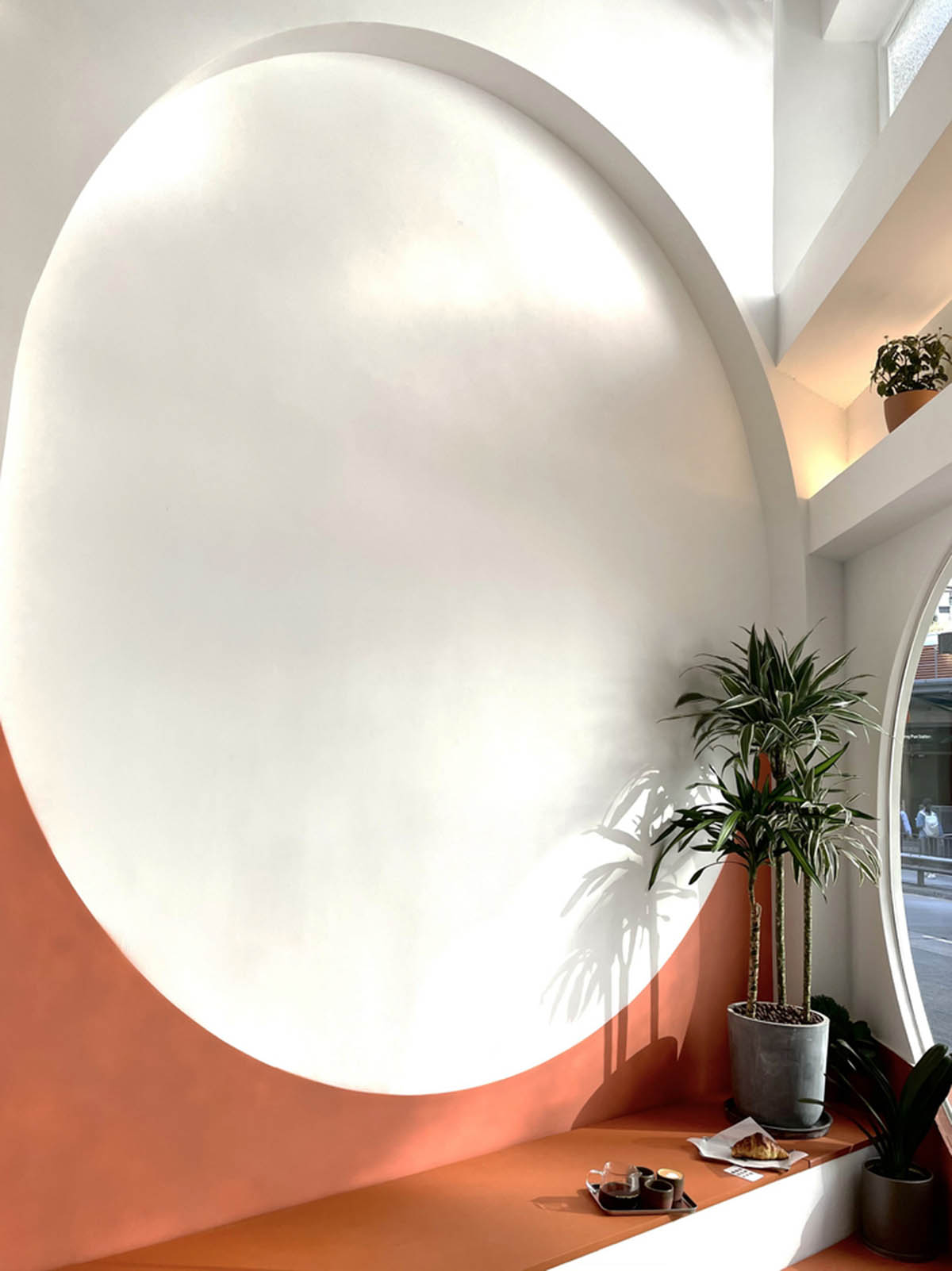 This tiny cafe features peachy-colored shades referencing to golden sunset of Australia in Hong Kong