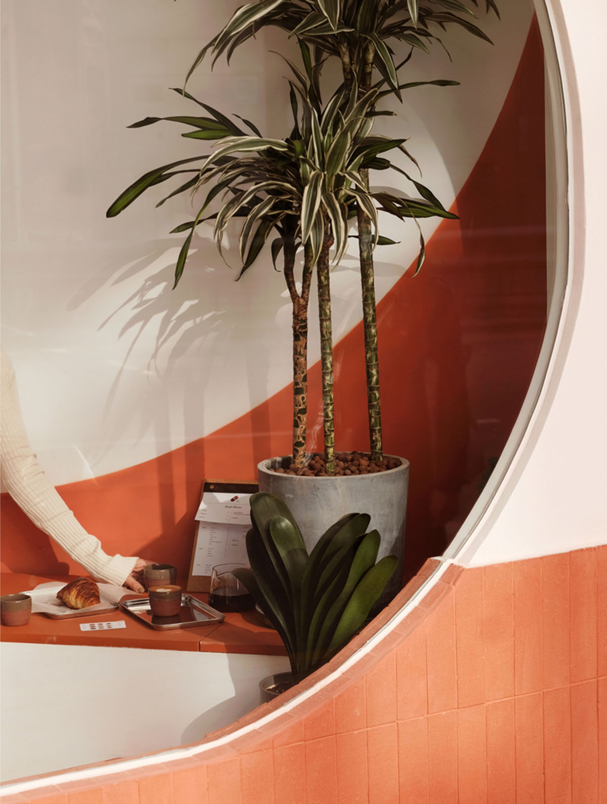 This tiny cafe features peachy-colored shades referencing to golden sunset of Australia in Hong Kong