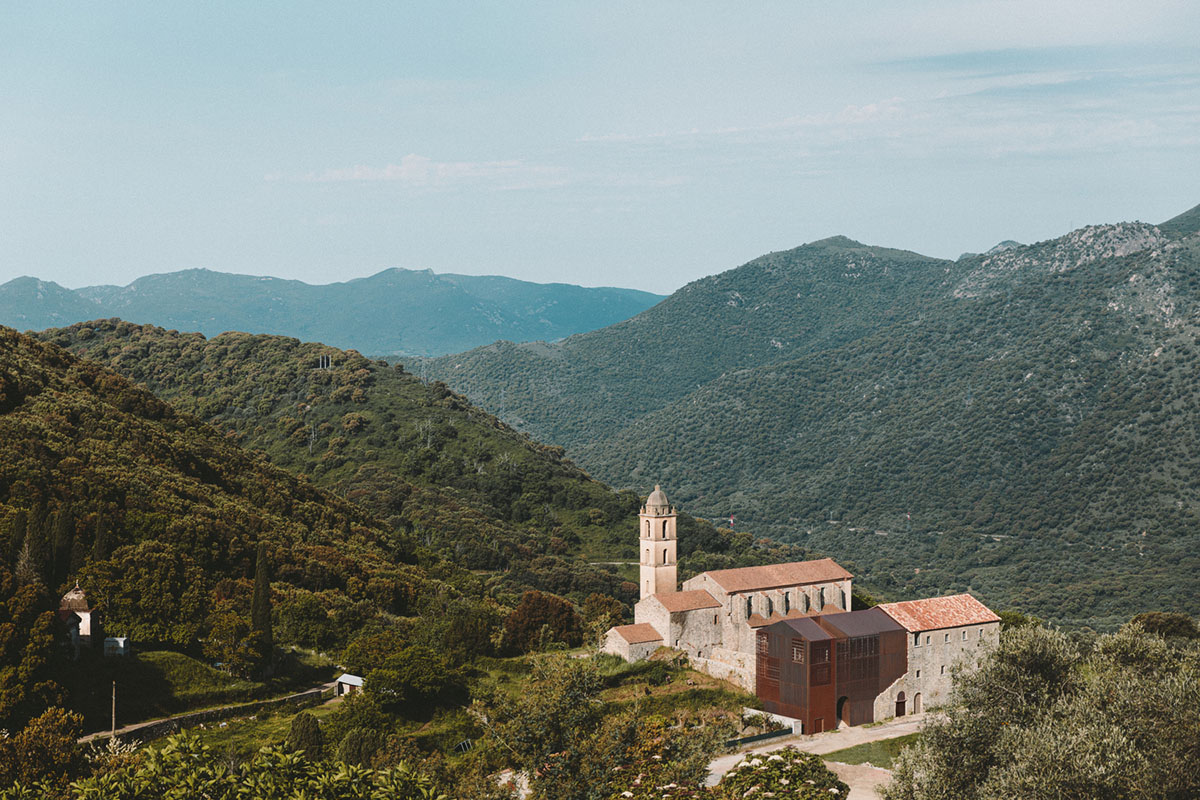 Amelia Tavella Architectes extends historic convent with copper structure in France