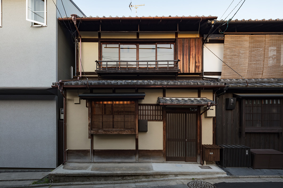 kooo architects renovates traditional Japanese machiya house with light ...