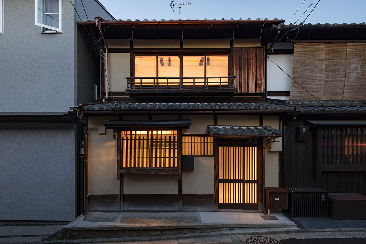 Kooo Architects Renovates Traditional Japanese Machiya House With Light