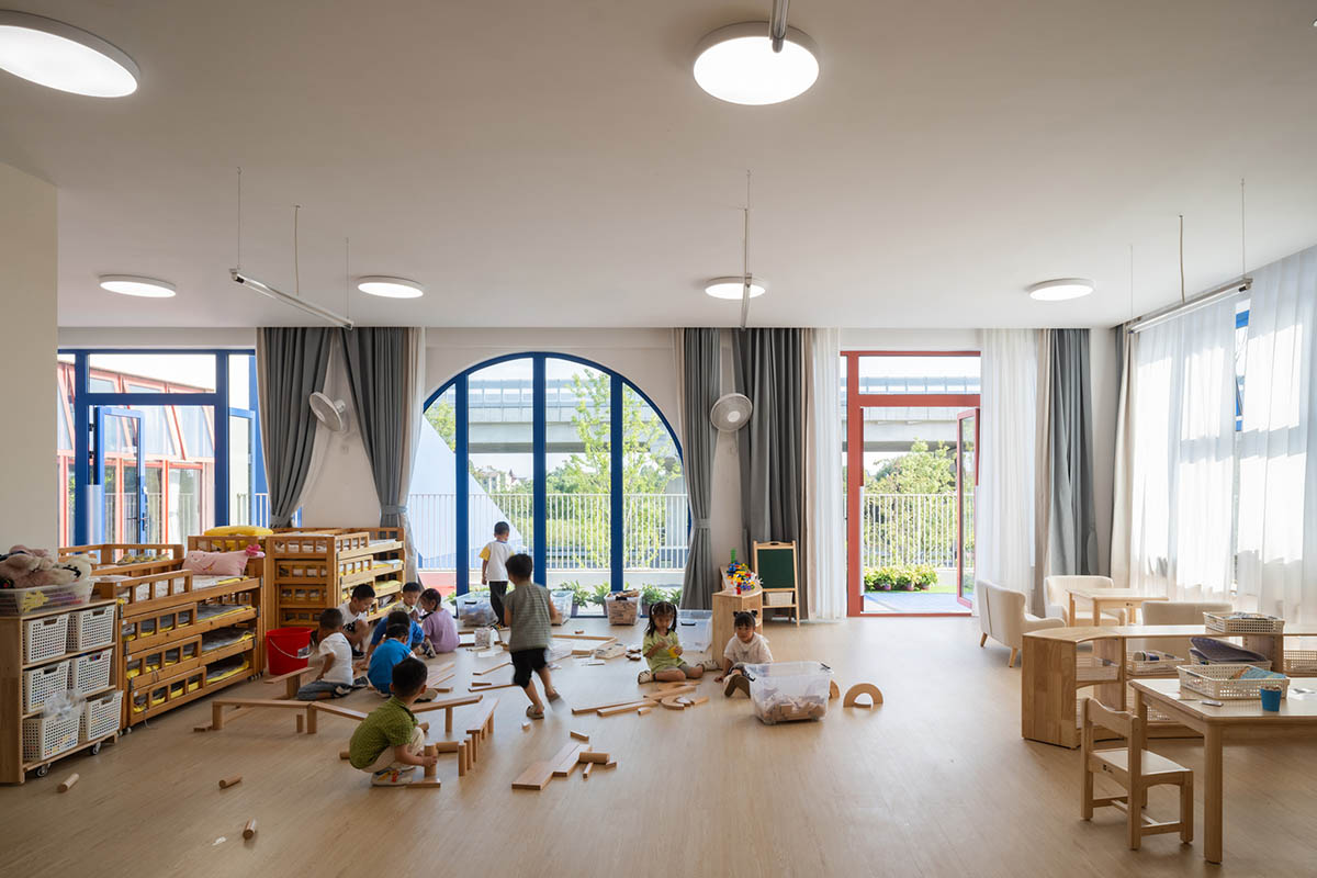 洋書 Kindergartens: Educational Spaces/Michel Kindergartens- Educational Spaces: Galindo, Michelle
