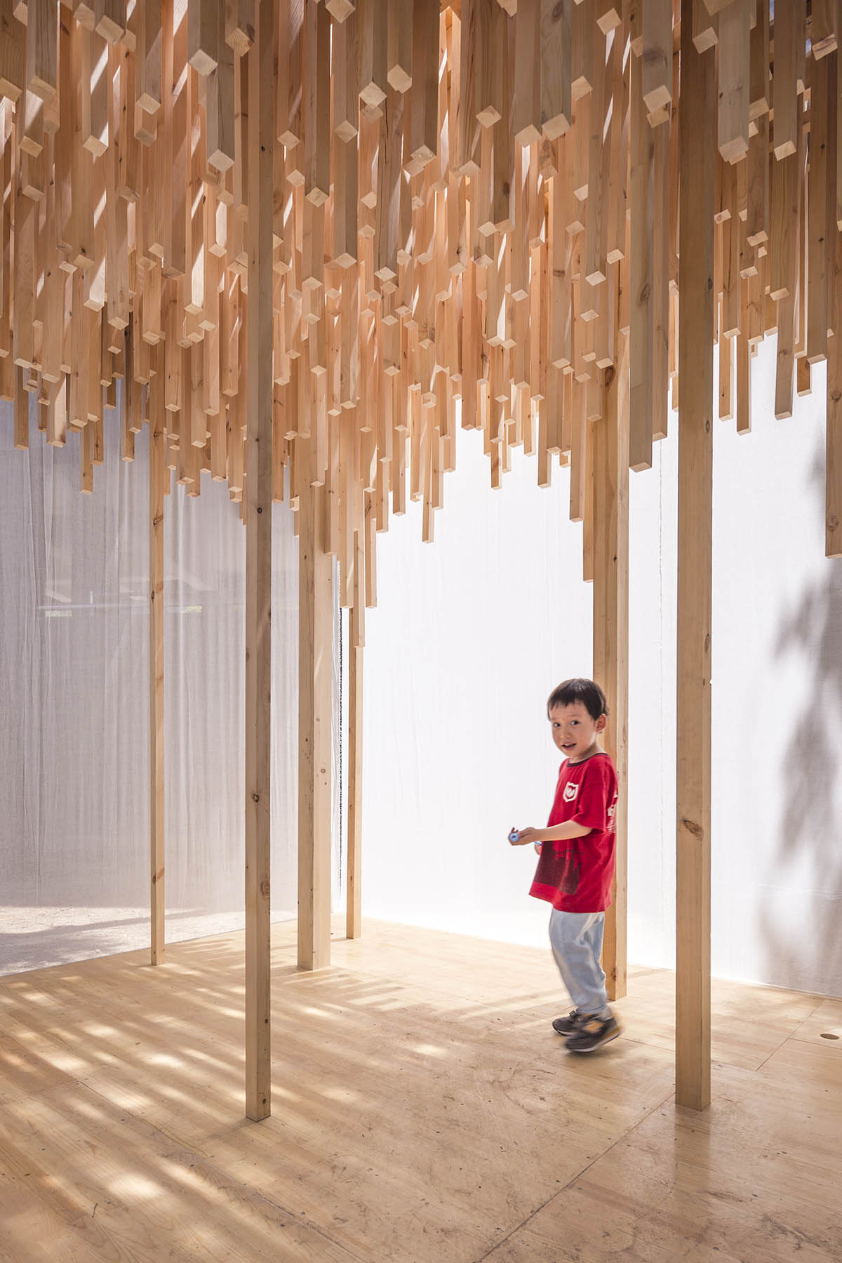 CAFAarchStudio10’s students designed seven installations creating personalized forms with wood