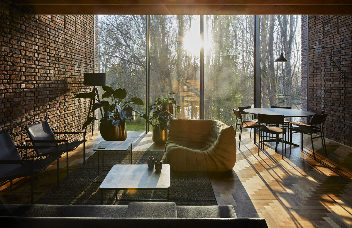 AST 77 Architecten built this private house with 