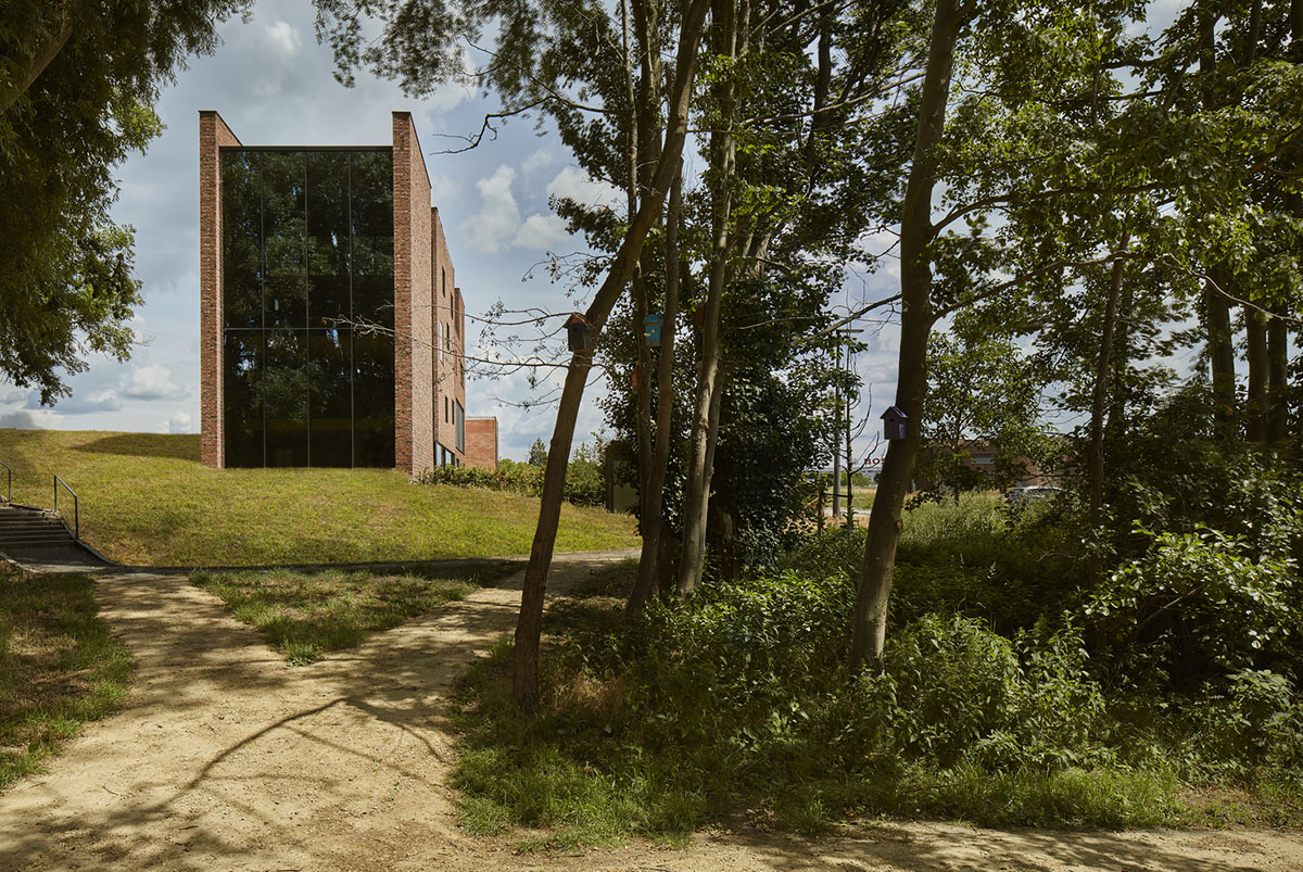 AST 77 Architecten built this private house with 