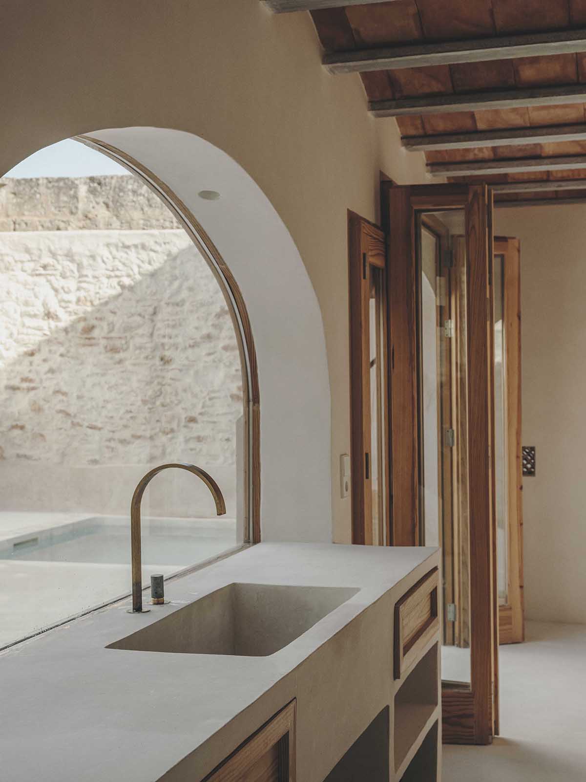 Ideo arquitectura renovates 200-year-old building with local sources and earthy tones in Spain