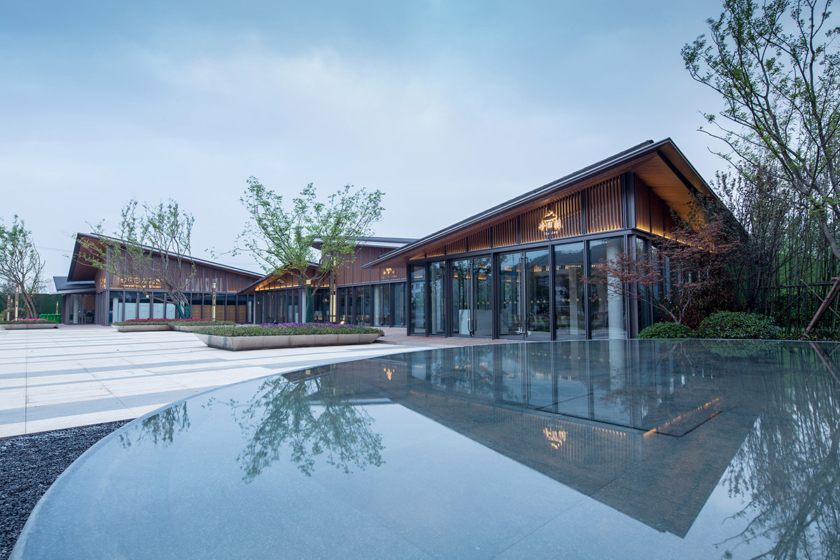 Continuation Studio overlaps short timbers to create long-span for community centre in China