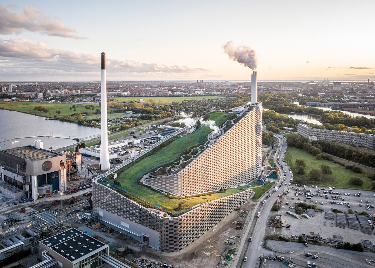 BIG-designed Copenhill / Amager Bakke wins World Building Of The Year Award for 2021