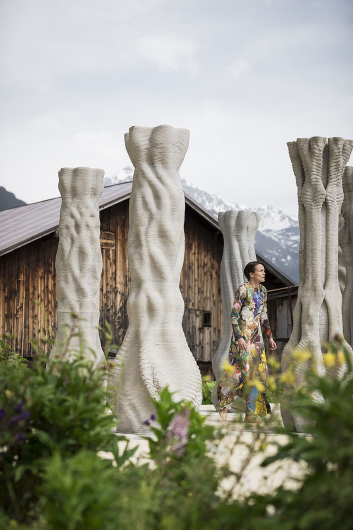 ETH Zurich and NCCR DFAB's monolithic columns present new tectonics of concrete printed architecture