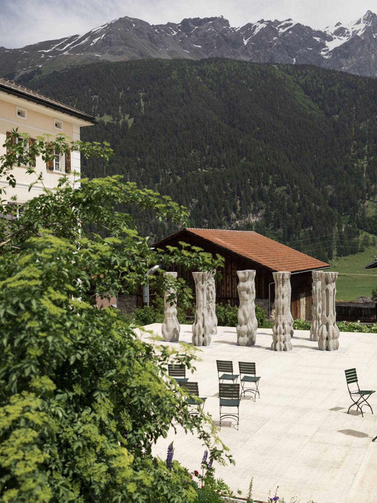 ETH Zurich and NCCR DFAB's monolithic columns present new tectonics of concrete printed architecture