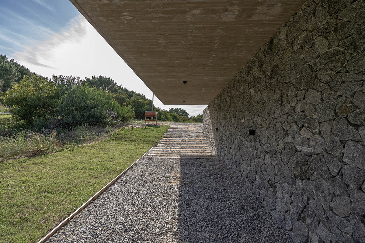 En Obra Arquitectos completes concrete Casa Pirca in Argentina