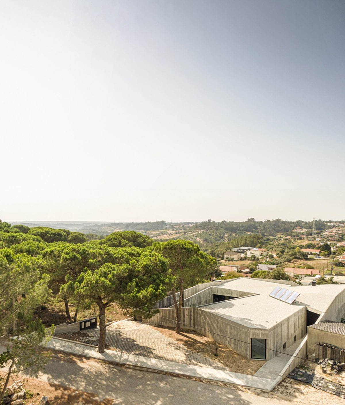 Contaminar Arquitectos built cave-like house from irregular walls inspired by rocky topography