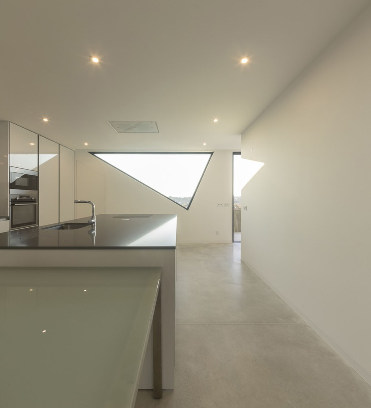 Contaminar Arquitectos built cave-like house from irregular walls inspired by rocky topography