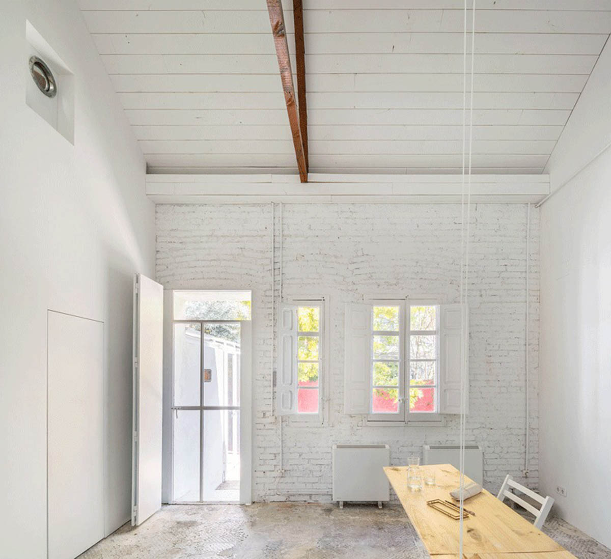 Pía Mendaro converts old house into an artist residence with floating mezzanine floor in Madrid