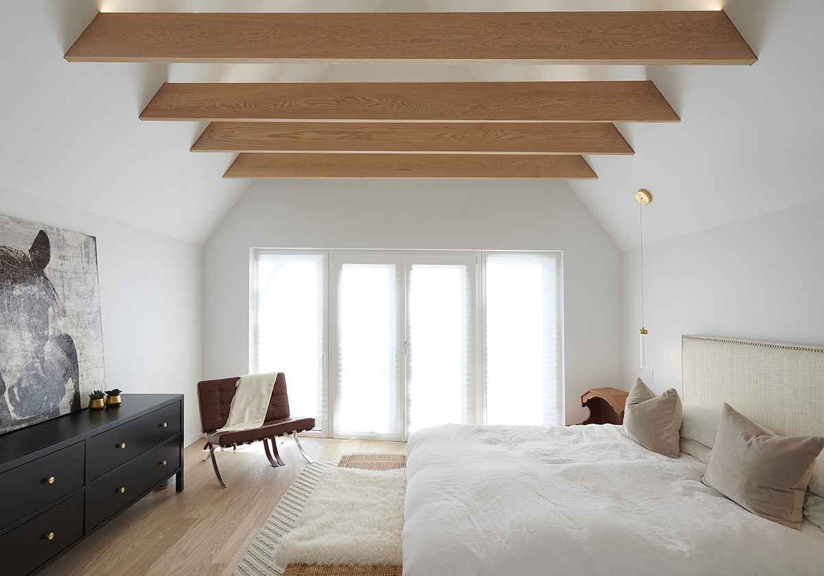 Craig Race Architecture creates curvy front wall to adapt to the streetscape in Toronto