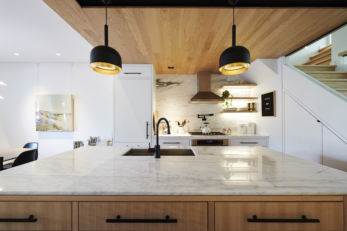 Craig Race Architecture creates curvy front wall to adapt to the streetscape in Toronto