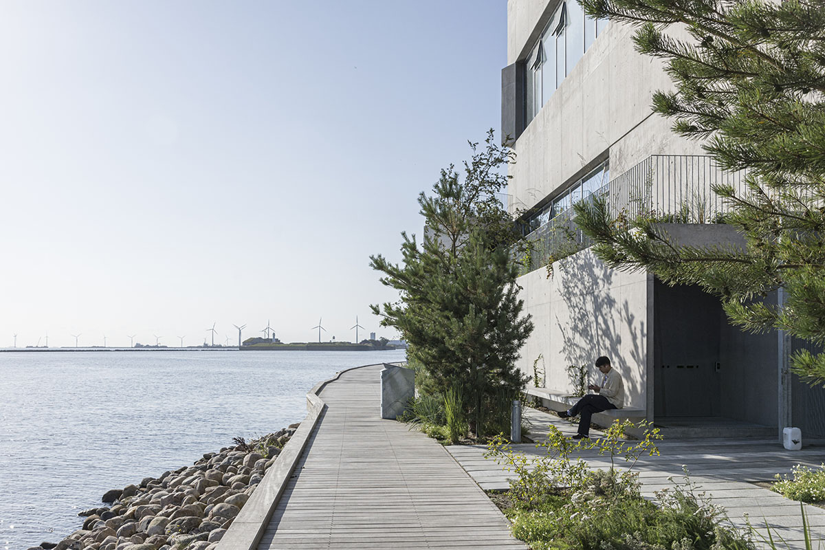 BIG designs its new HQ around one column and a giant staircase on Copenhagen harbor
