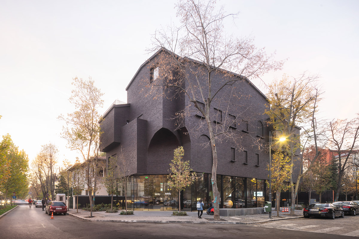 YTAA converts old villa into a museum with irregular dark surfaces and glazed base in Bucharest