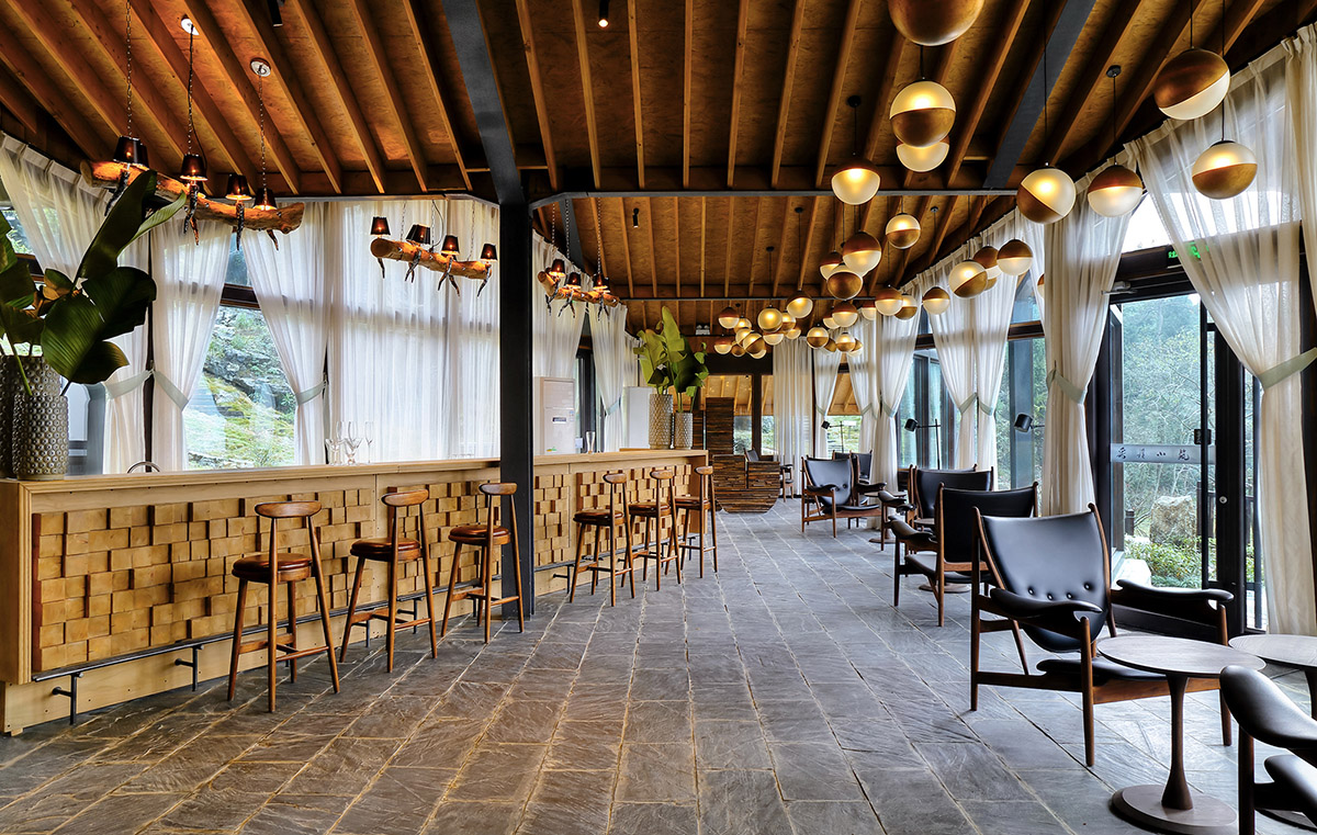 Fan Life built new residential cabins shaped through the original terrain of Hubei Province