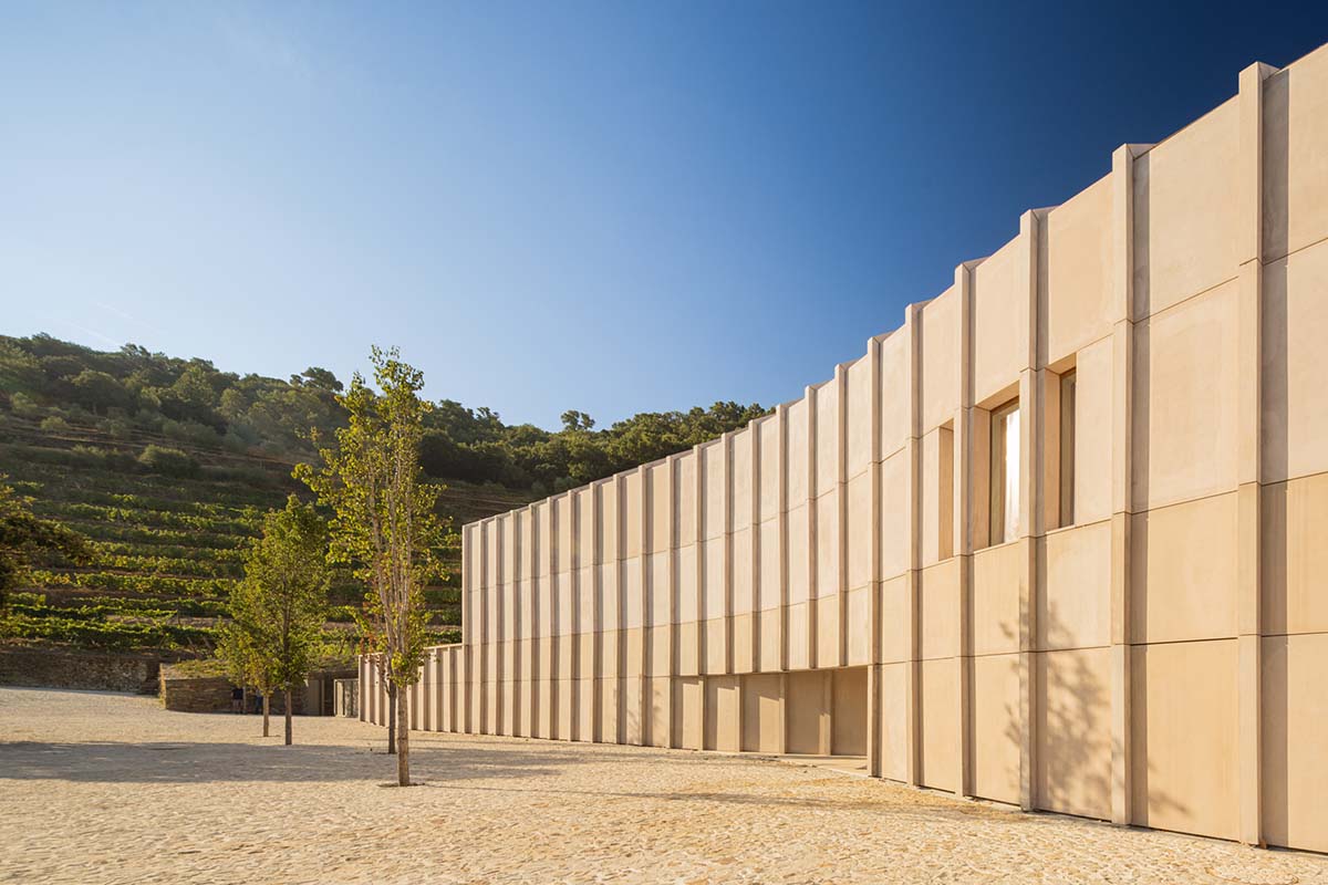Atelier Sergio Rebelo adds organic elegance to a winery by mimicking the zigzags of the vineyards 