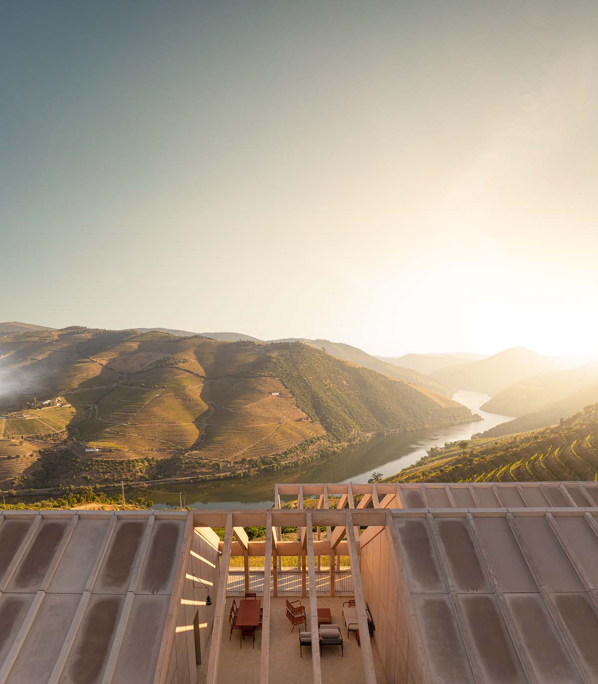 Atelier Sergio Rebelo adds organic elegance to a winery by mimicking the zigzags of the vineyards 