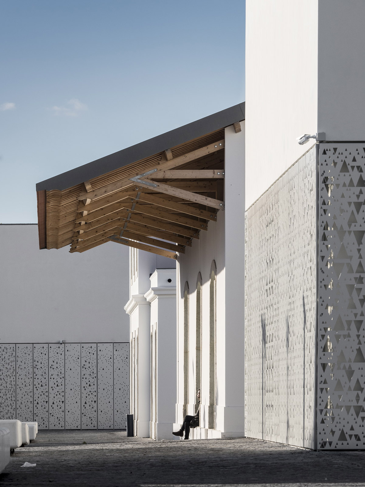 CVDB architects and Tiago Filipe Santos combine an old railway station with Mora Megalithic Museum